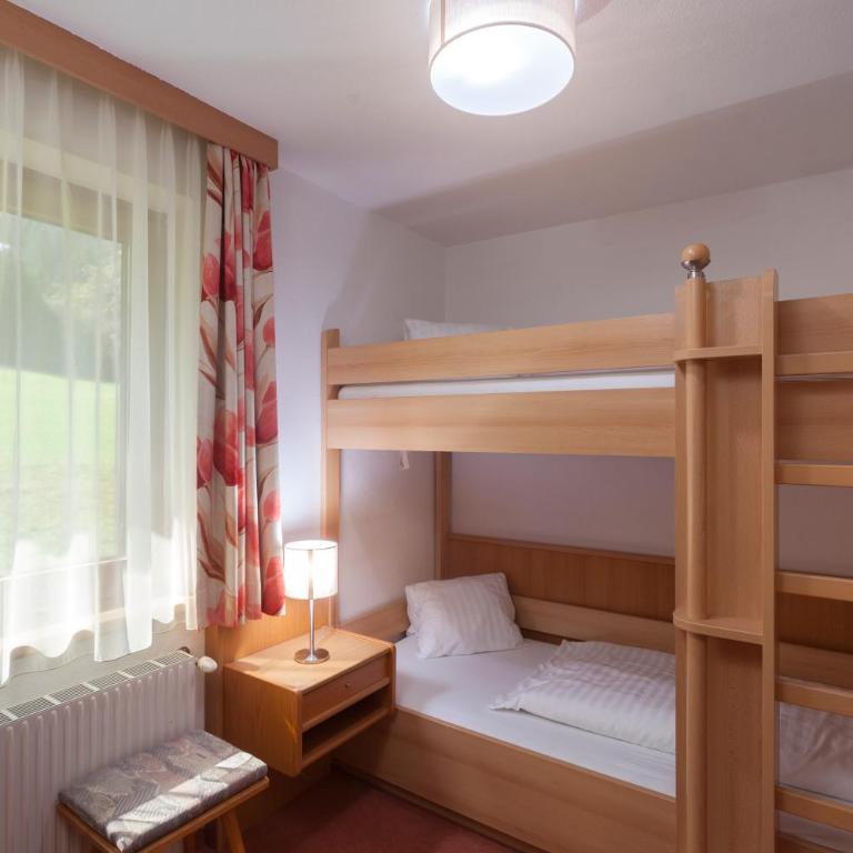 Alpenhotel Badmeister - Familienzimmer mit Balkon (2 Erwachsene + 2 Kinder) - 1