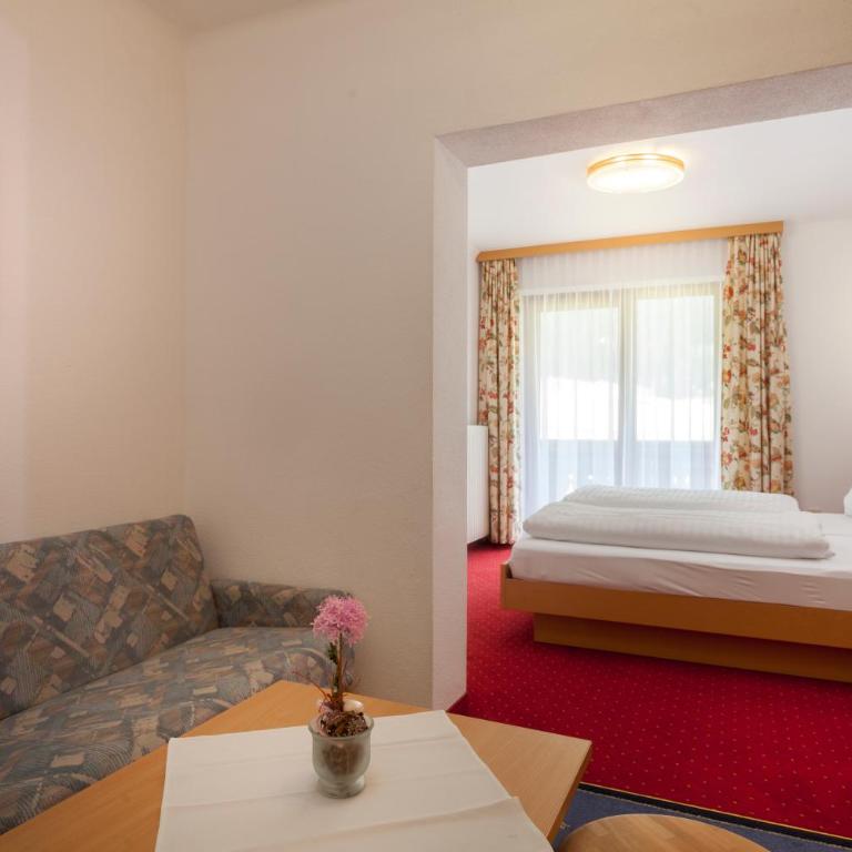 Alpenhotel Badmeister - Dreibettzimmer mit Balkon - 4