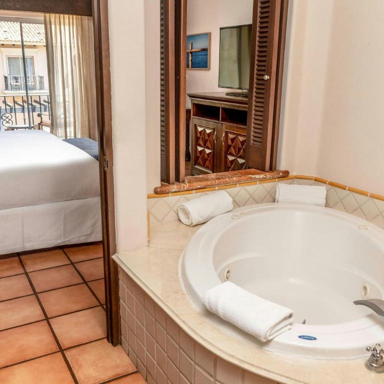 Hacienda del Mar Los Cabos, an Autograph Collection All-Inclusive Resort - Bi-Level Deluxe Room with Ocean View and Balcony - 4