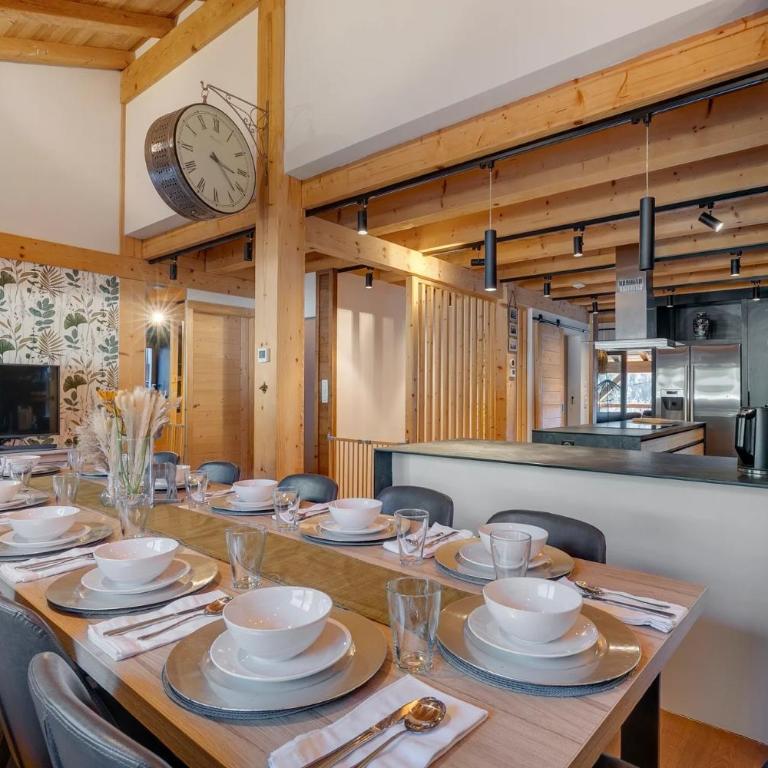 Chalet Abeille 12 Guests • Hot Tub • Free Ski Bus - Chalet Superior - 3