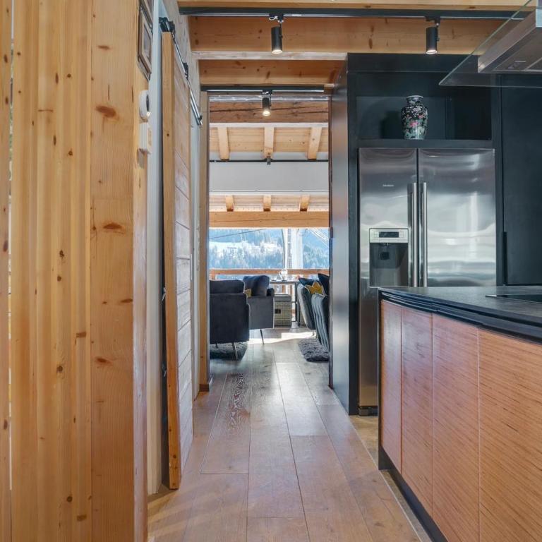 Chalet Abeille 12 Guests • Hot Tub • Free Ski Bus - Chalet Superior - 12