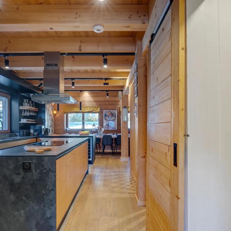 Chalet Abeille 12 Guests • Hot Tub • Free Ski Bus - Chalet Superior - 15