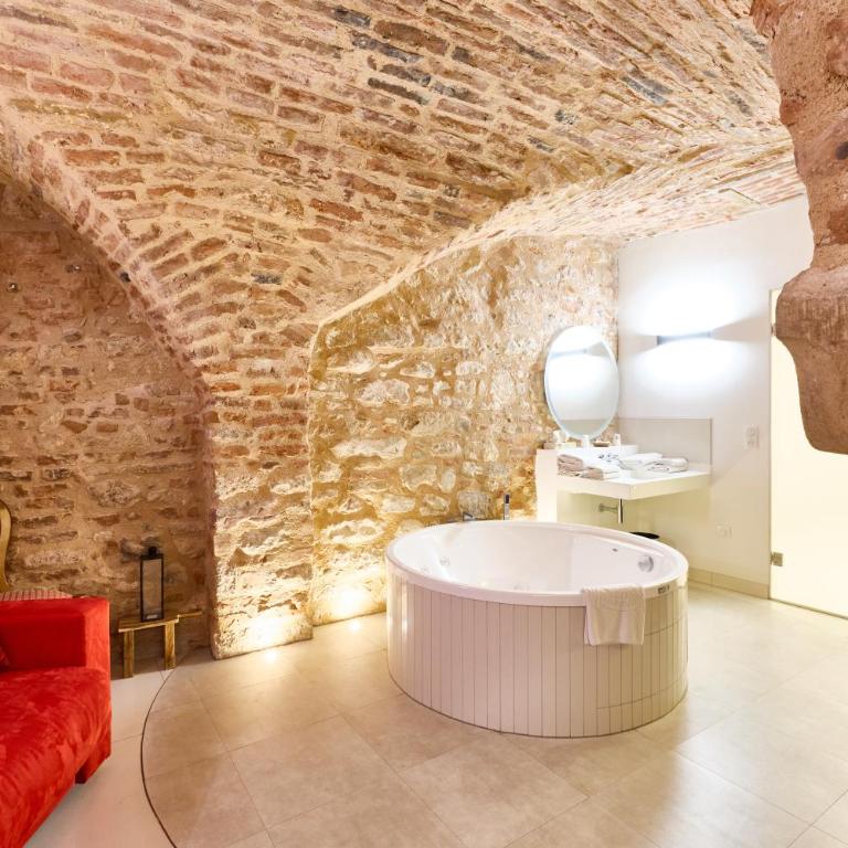 Logis Hotel Saint-Martin - Suite de la Rose (sans fenêtres) - 7