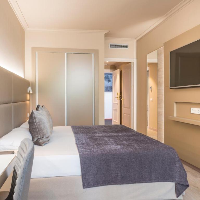 Sallés Hotel Pere IV - Deluxe Double Room with Spa Access - 7