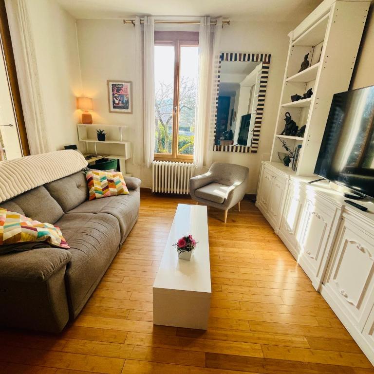 Relaxing 2BR Apartment with Private Garden, Near the City Center - Appartement 2 Chambres - Vue sur Jardin - 10