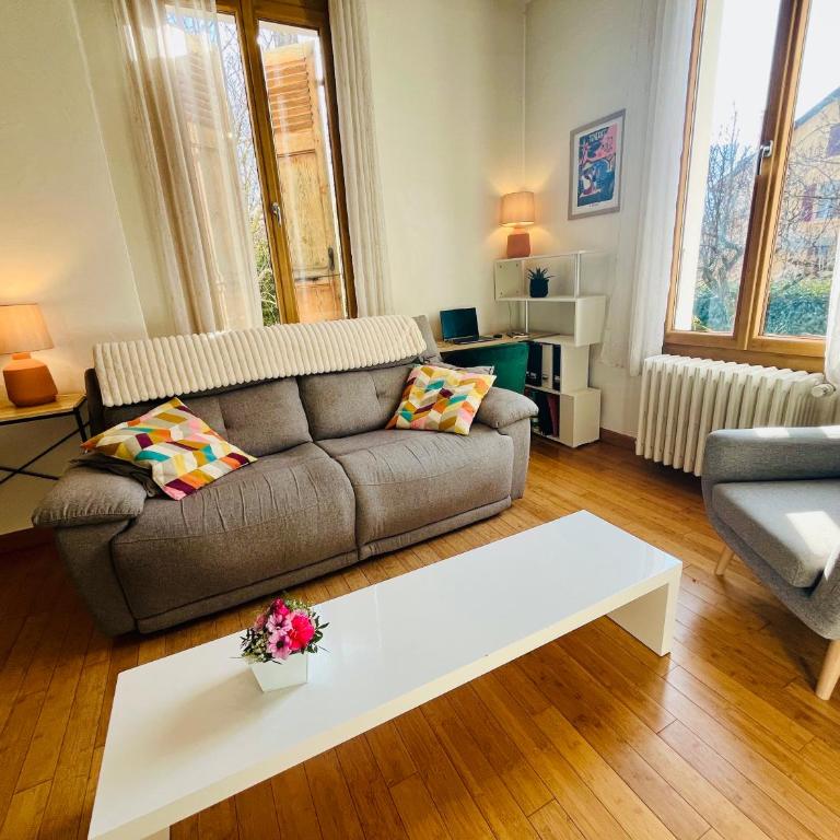 Relaxing 2BR Apartment with Private Garden, Near the City Center - Appartement 2 Chambres - Vue sur Jardin - 2
