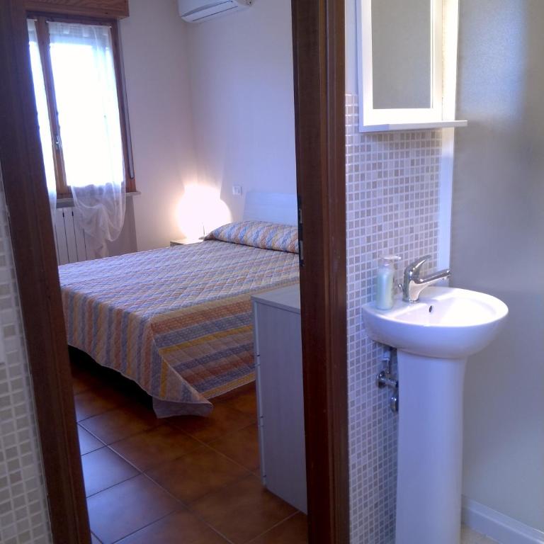 Da Debby - Camera Matrimoniale con Bagno Privato - 3