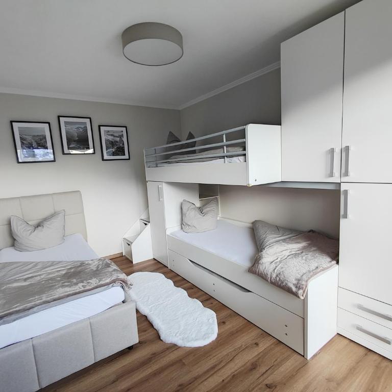 Landhaus Katharina bis 5 Personen mit Saunachalet und Blick auf die Bergwelt des Zillertals - Apartment mit Blick auf die Berge - 10