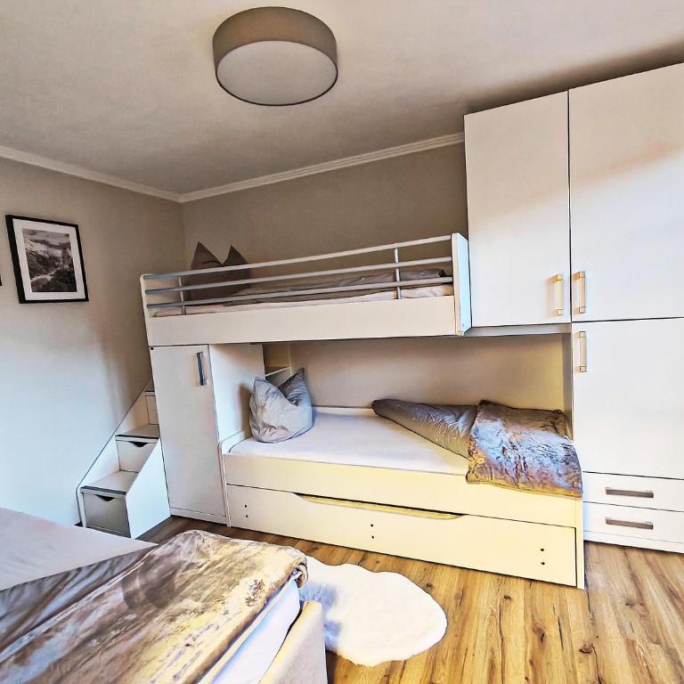 Landhaus Katharina bis 5 Personen mit Saunachalet und Blick auf die Bergwelt des Zillertals - Apartment mit Blick auf die Berge - 9