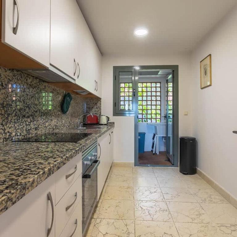 Cozy living space near scenic golf greens! - Apartamento de 2 dormitorios - 9