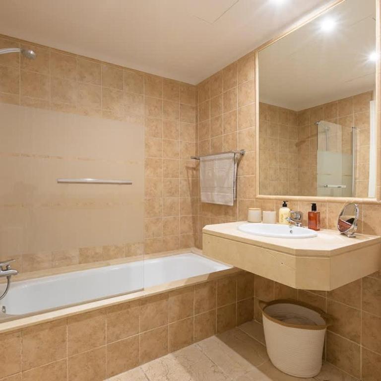 Cozy living space near scenic golf greens! - Apartamento de 2 dormitorios - 24