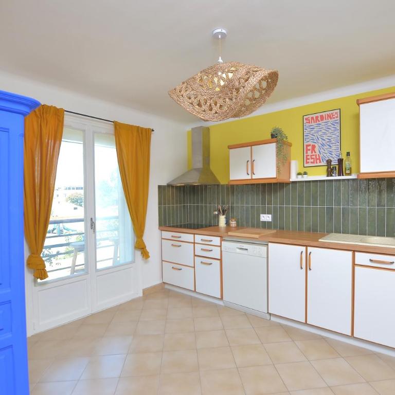 VILLA LES SALINES Maison de Vacances au Grau du Roi - Three-Bedroom Apartment with Balcony - 6
