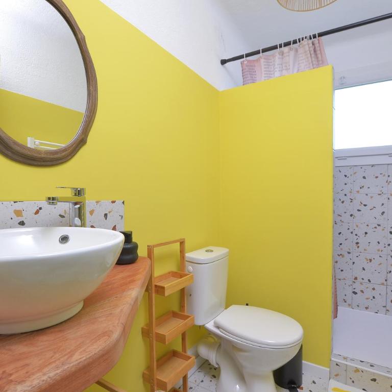 VILLA LES SALINES Maison de Vacances au Grau du Roi - Three-Bedroom Apartment with Balcony - 3