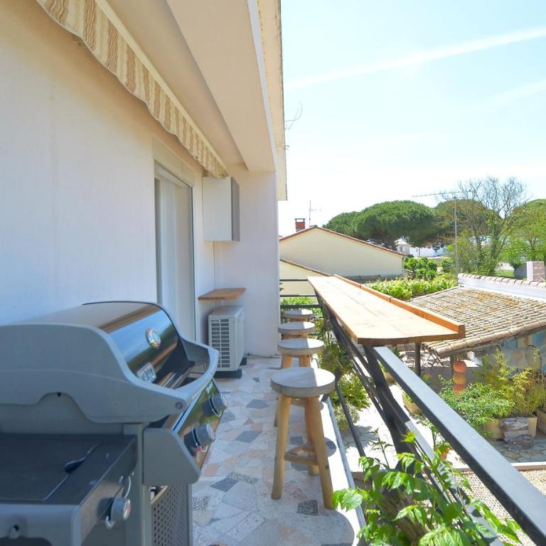 VILLA LES SALINES Maison de Vacances au Grau du Roi - Three-Bedroom Apartment with Balcony - 8