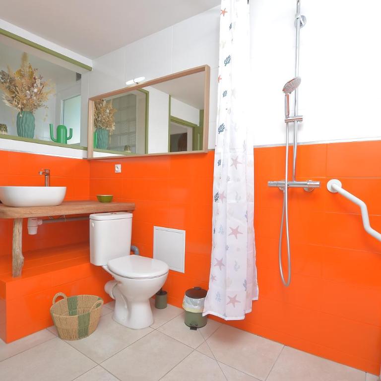 VILLA LES SALINES Maison de Vacances au Grau du Roi - Three-Bedroom Apartment with Balcony - 10
