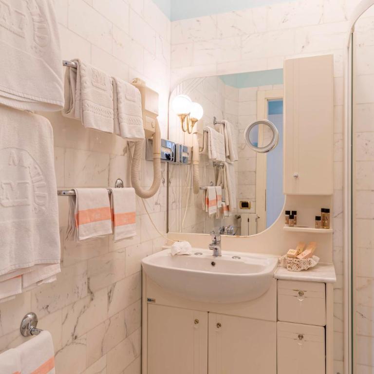 Hotel Matilde - Due Camere Matrimoniali Comunicanti con Balcone (2 Adulti + 2 Bambini) - 6