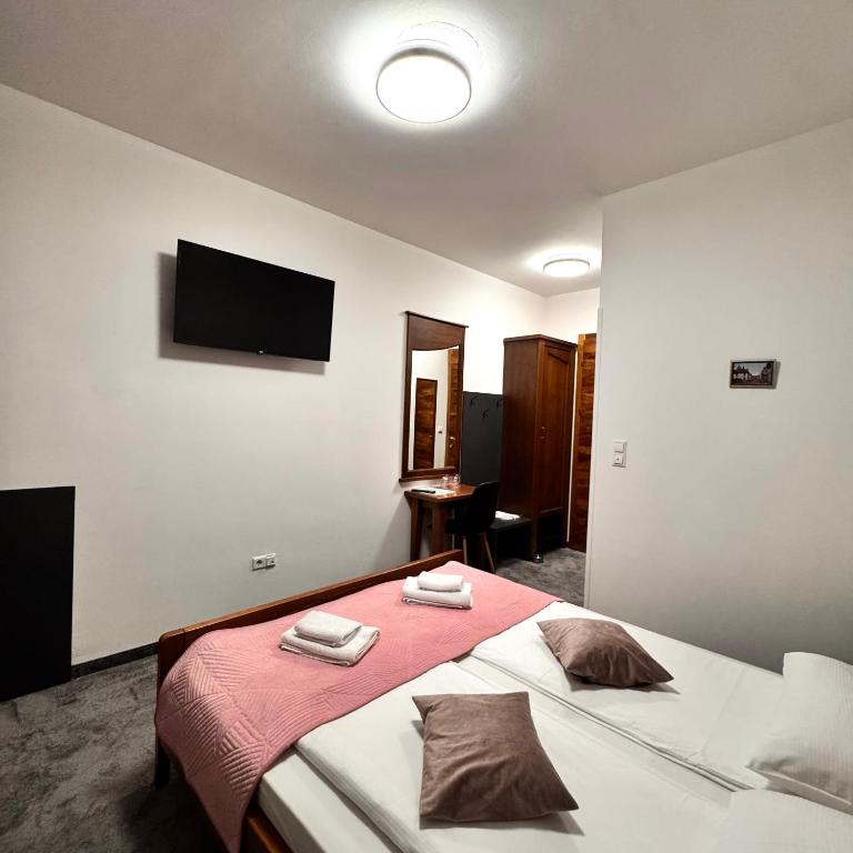 Hotel Paviljon - Double Room with Balcony - 1