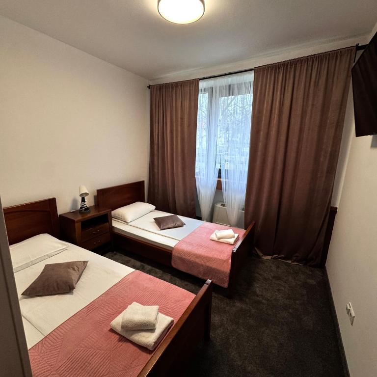 Hotel Paviljon - Twin Room - 2