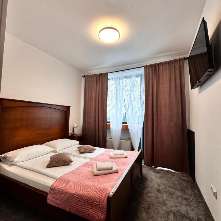 Hotel Paviljon - Double Room with Balcony - 4