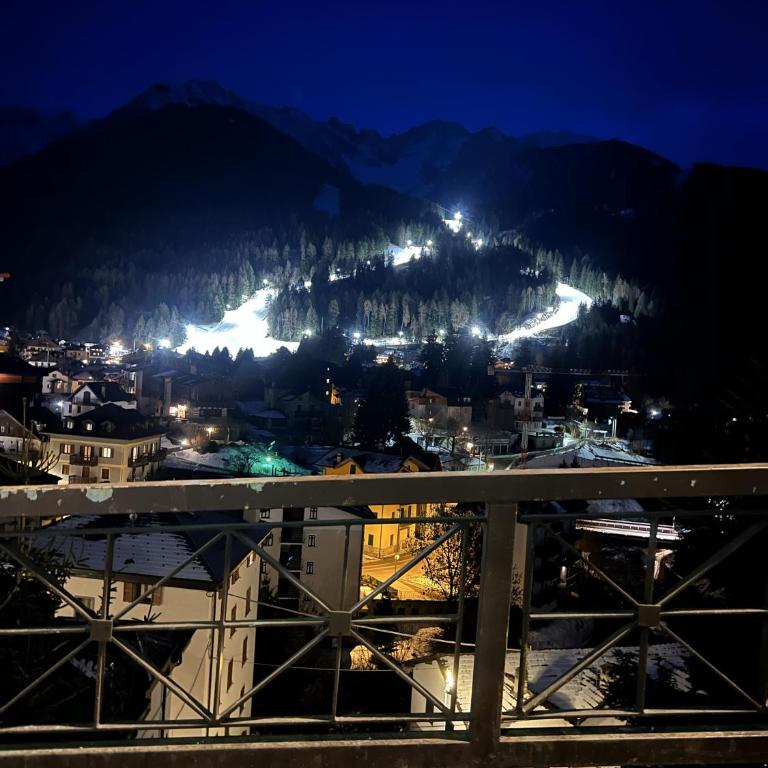 Ponte di Legno-Trilocale-vista piste-Box-Skibus - Appartamento con 2 Camere da Letto - 46