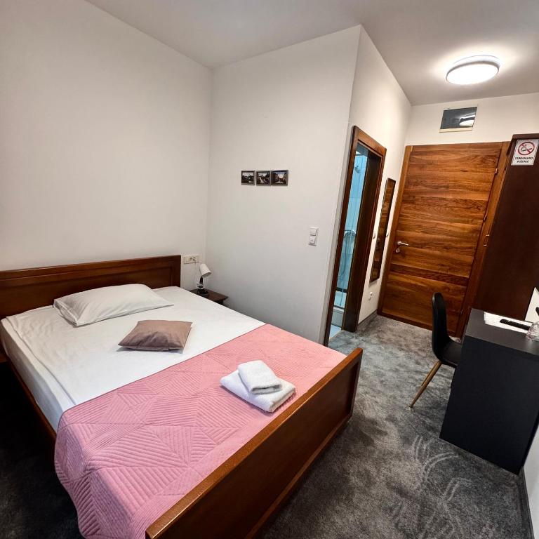 Hotel Paviljon - Single Room with Balcony - 3