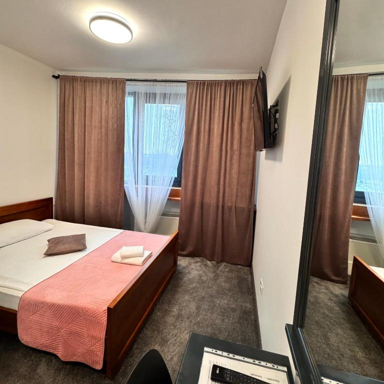 Hotel Paviljon - Single Room with Balcony - 4
