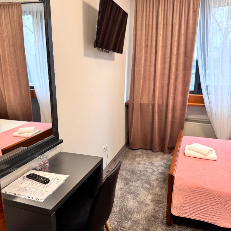 Hotel Paviljon - Single Room with Balcony - 5