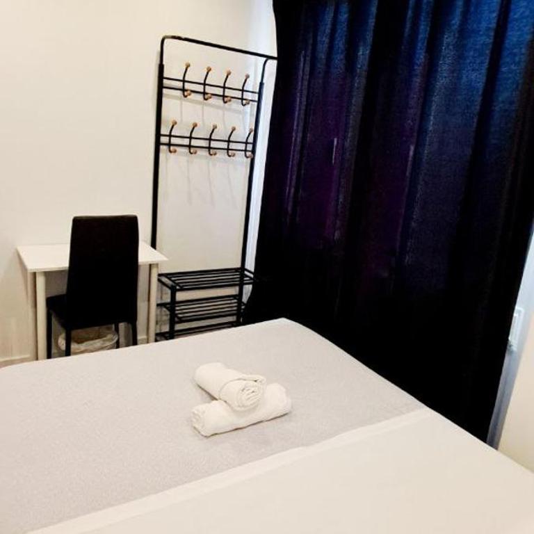 AYZ Ulises - Auto check-in property - Habitación Doble Estándar con baño compartido - 9