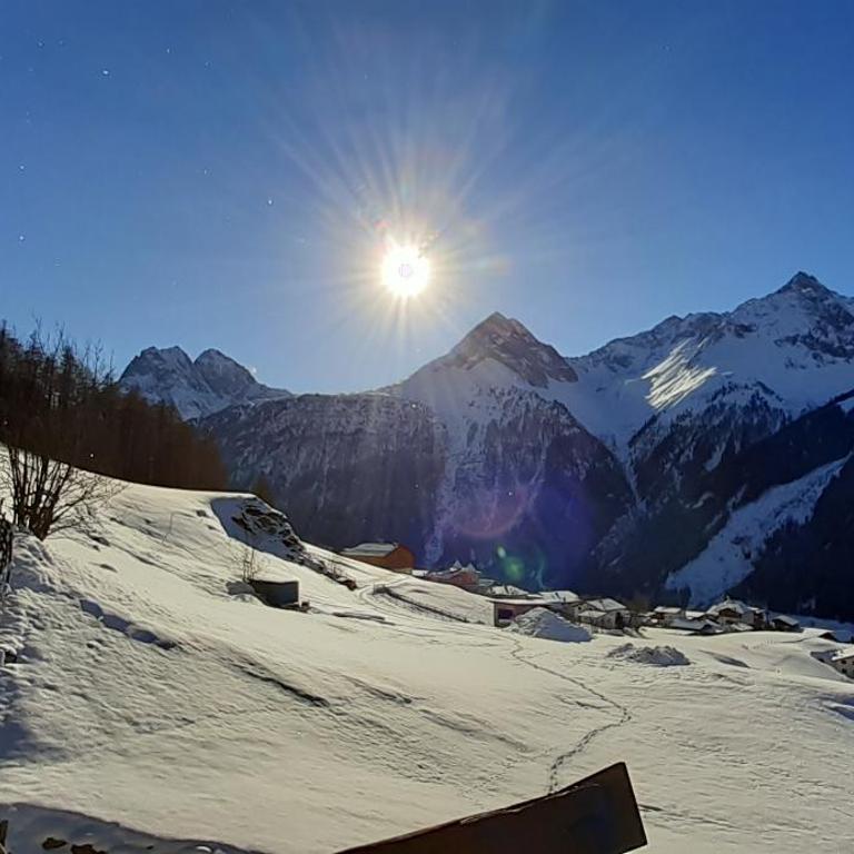 FERIENHAUS BERGBLICK 10-25 PERS Urig, echt & perfekt für Familien und Freunde Ideal für unvergessliche Tage mit traumhaftem Bergpanorama - Haus mit 8 Schlafzimmern - 7