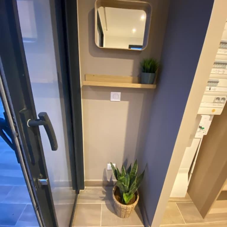 Chic & cozy 2 chambres , climatisée , rénové au calme - Appartement 2 Chambres - 36