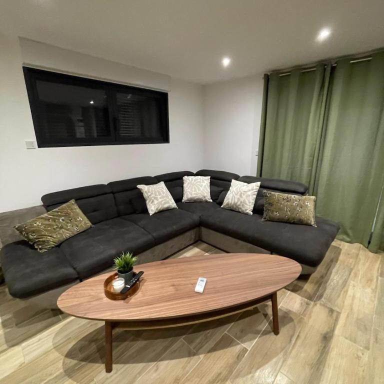 Chic & cozy 2 chambres , climatisée , rénové au calme - Appartement 2 Chambres - 22