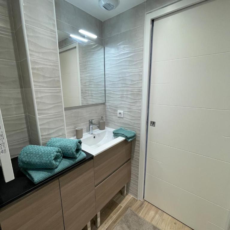 Chic & cozy 2 chambres , climatisée , rénové au calme - Appartement 2 Chambres - 28