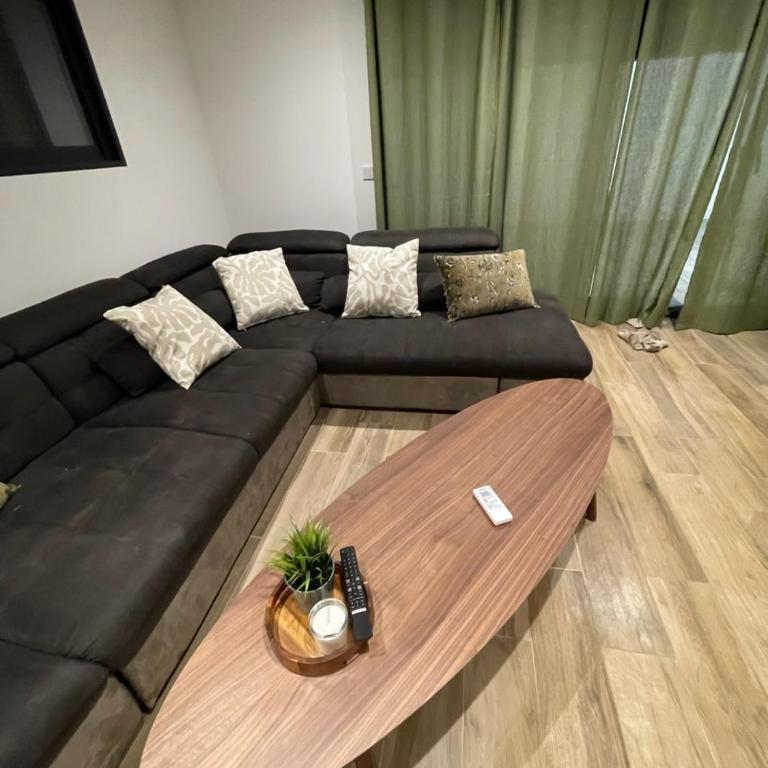 Chic & cozy 2 chambres , climatisée , rénové au calme - Appartement 2 Chambres - 34
