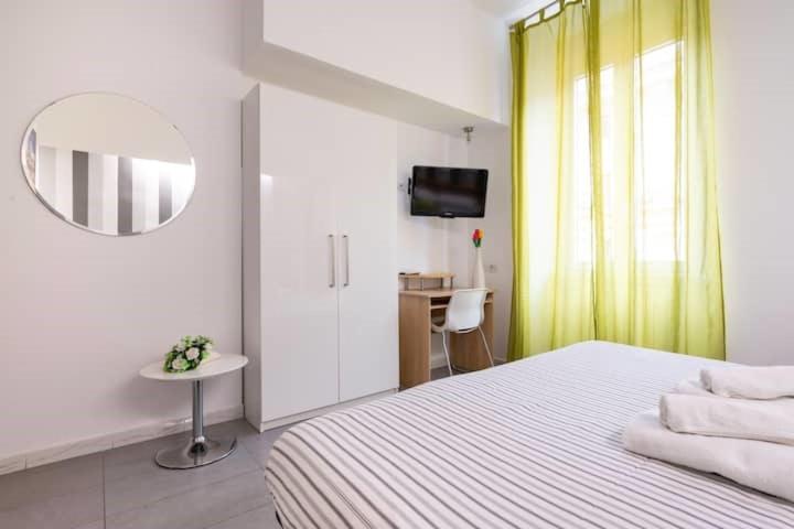 St Peter Rooms - Three-Bedroom Apartment with Balcony - 10