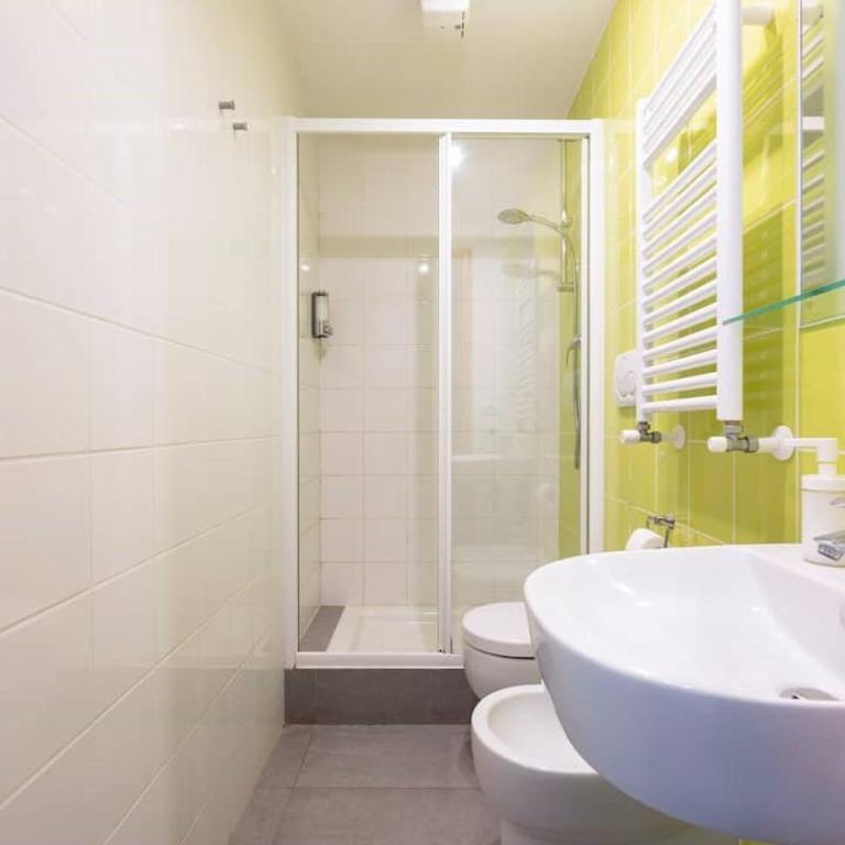 St Peter Rooms - Three-Bedroom Apartment with Balcony - 9