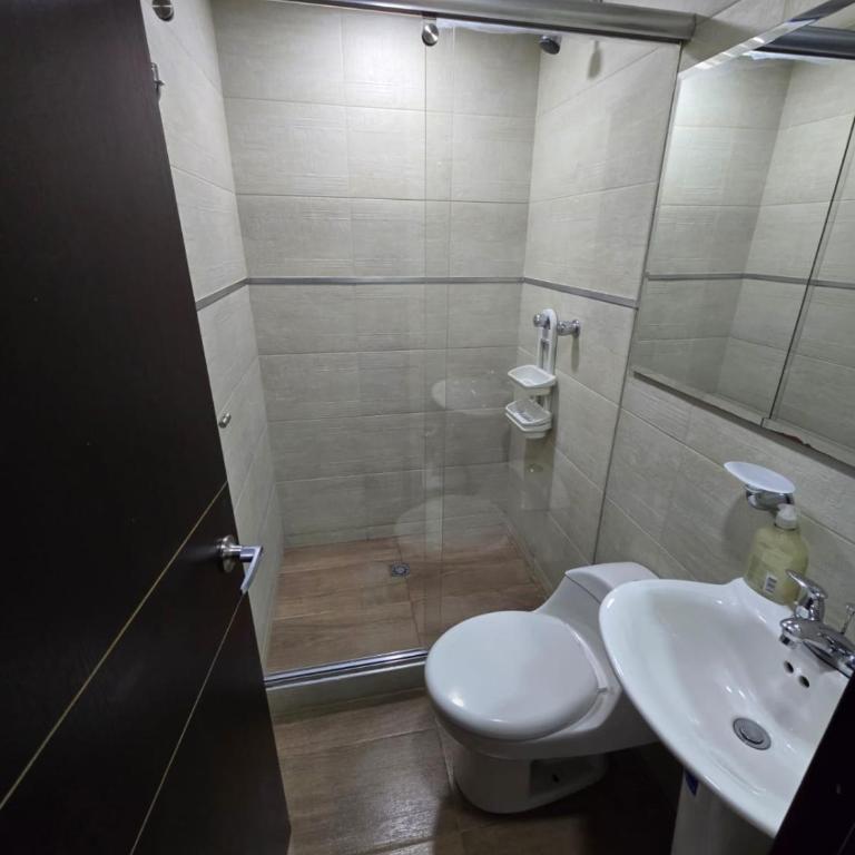 Apto Cerca Centro comercial Viva y Cancerológico - Apartamento de 2 dormitorios - 13