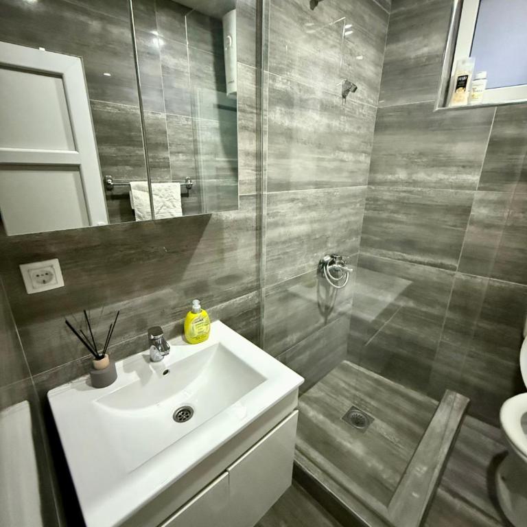 Guest house, Small beach - Two-Bedroom Family Apartment - 5