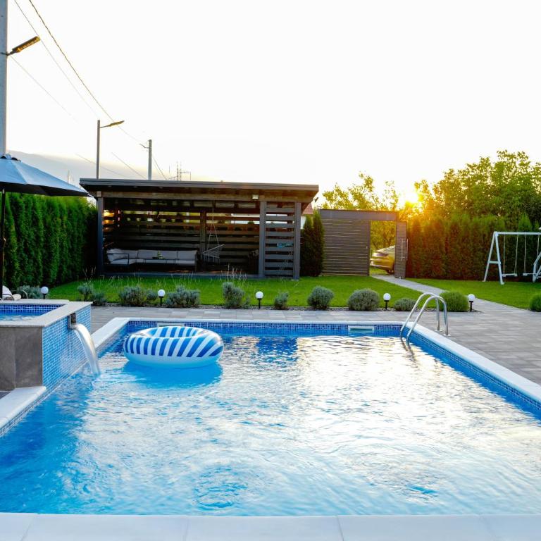 LUXIA PRIVATE ESTATE Sauna & Pool x Jacuzzi with Fireplace outdoor lounge - Vila sa Sopstvenim Bazenom - 27