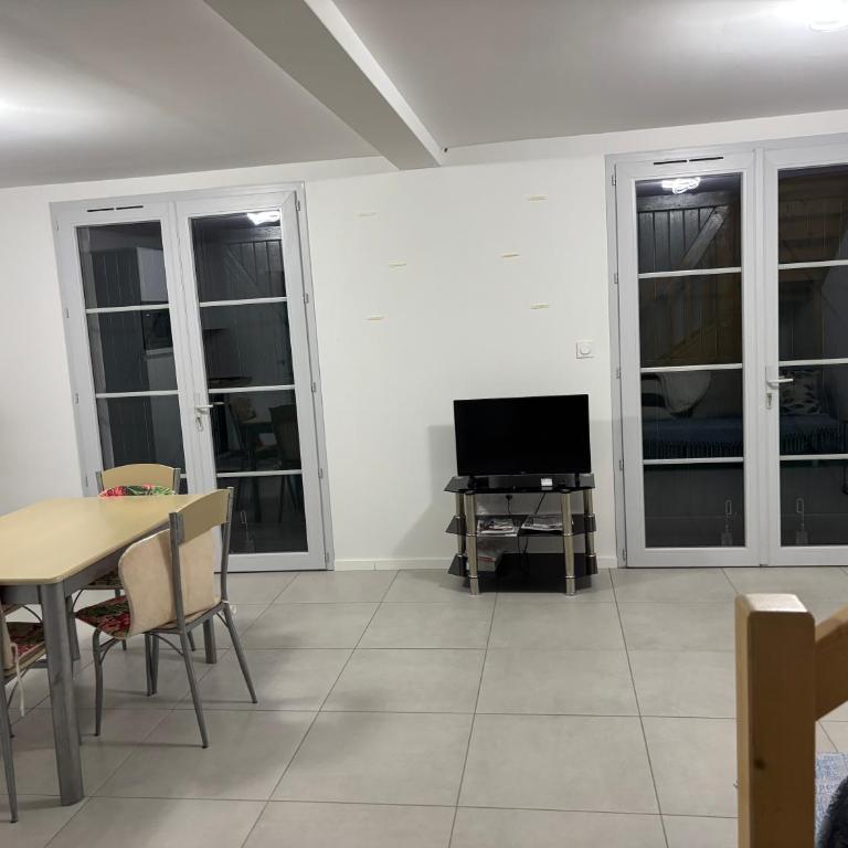 Grand appartement au centre de Cambo Les Bains - Two-Bedroom Apartment - 4