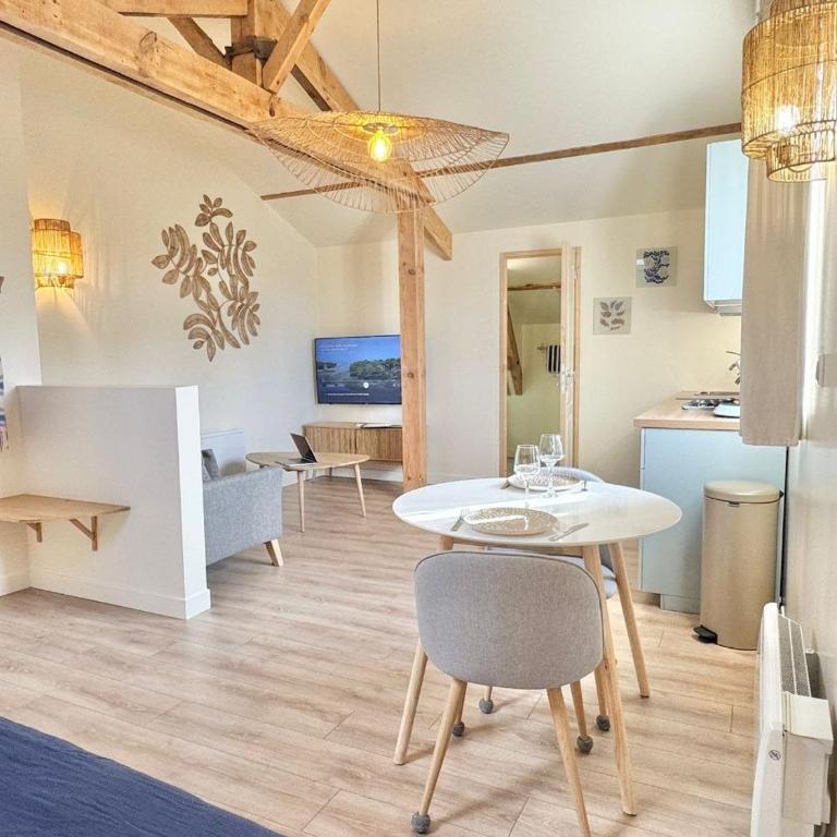 Aux portes de la plage, entièrement rénovés, wifi, Parking gratuit, linge de maison fournit, ménage en fin de séjour compris - Studio Lit King-Size - 3