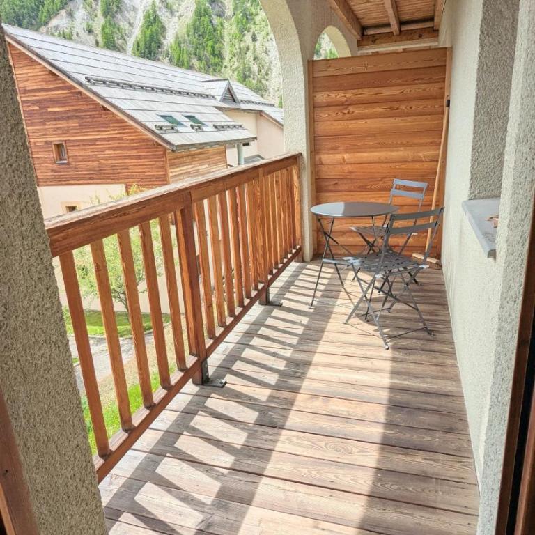 Appartement 3 pieces 6 personnes, 2 chambres, wifi fibre gratuit, piscine l'été et au pied des pistes l'hiver - Appartement 2 Chambres - 33