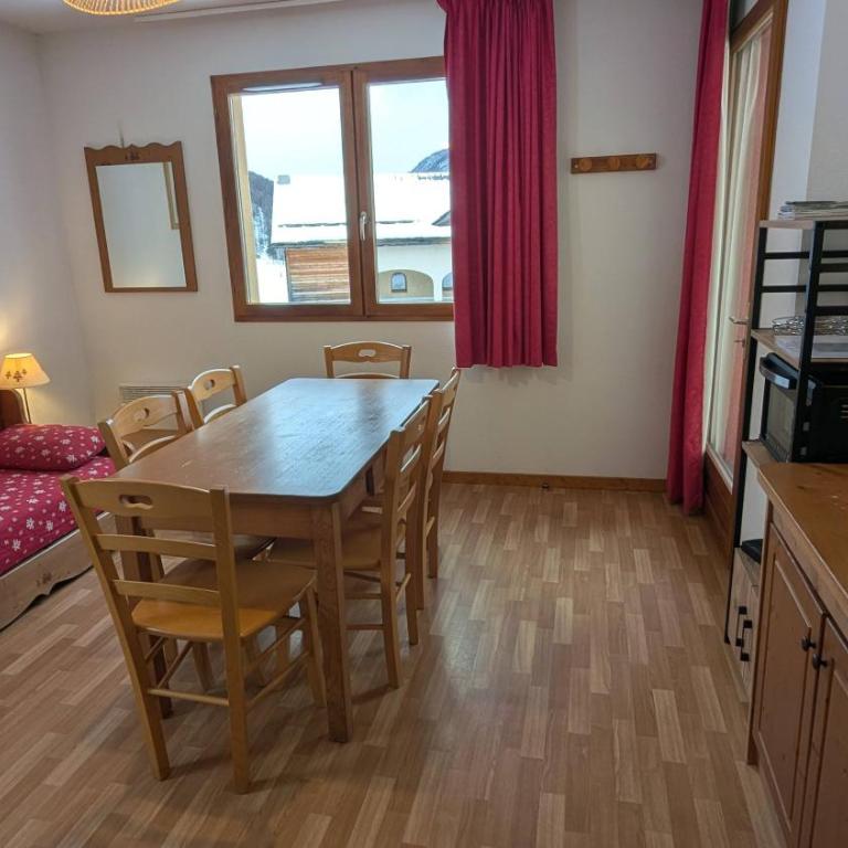 Appartement 3 pieces 6 personnes, 2 chambres, wifi fibre gratuit, piscine l'été et au pied des pistes l'hiver - Appartement 2 Chambres avec Vue sur la Montagne - 13