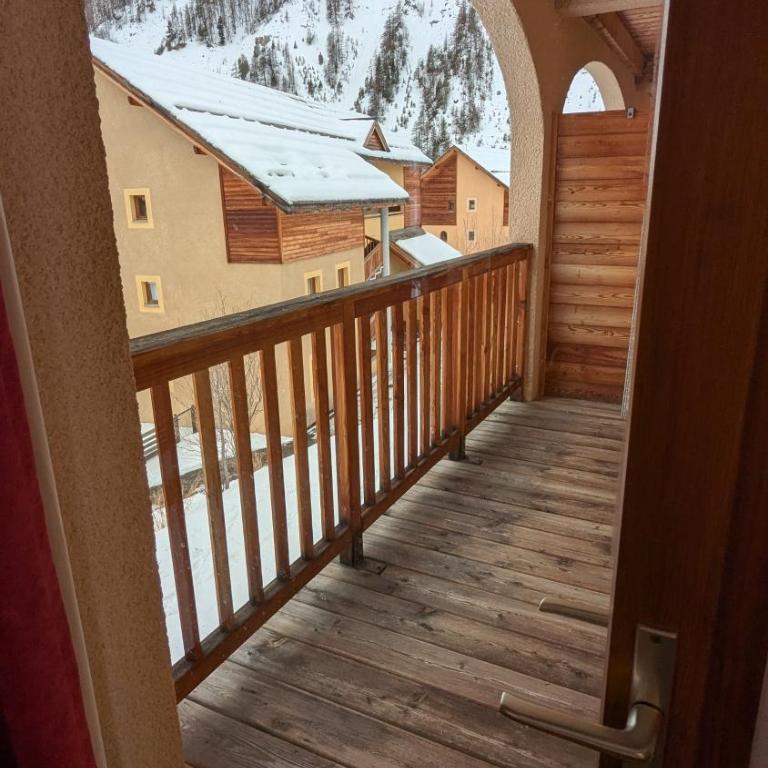Appartement 3 pieces 6 personnes, 2 chambres, wifi fibre gratuit, piscine l'été et au pied des pistes l'hiver - Appartement 2 Chambres avec Vue sur la Montagne - 24