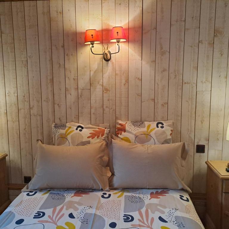 Grand Chalet Du Lac Du Boreon - Chambre Lit King-Size - Vue sur Jardin - 12