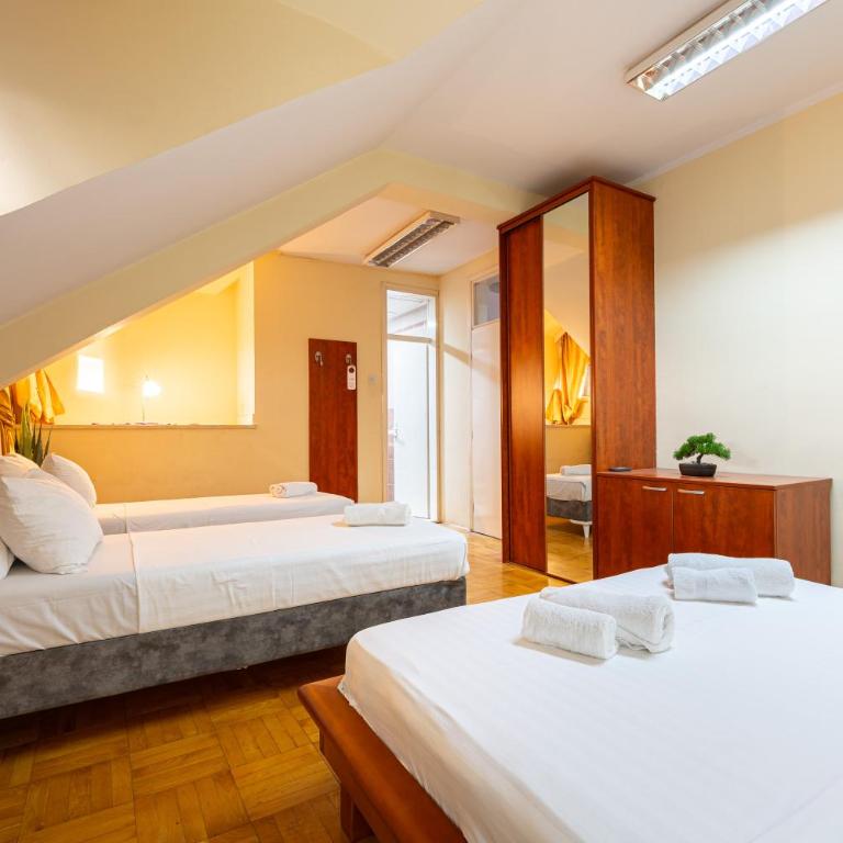 Hotel Bojatours - Quadruple Room - 4
