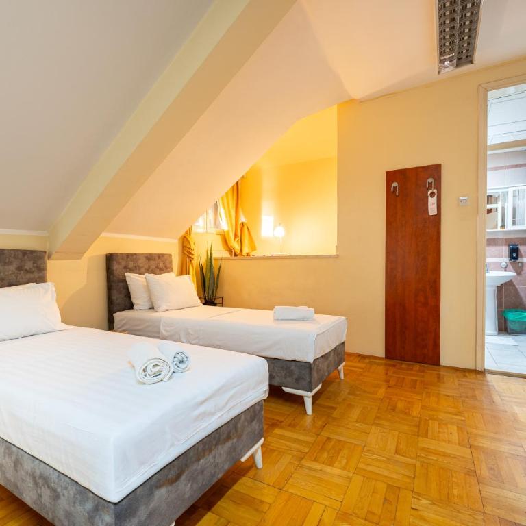 Hotel Bojatours - Quadruple Room - 3