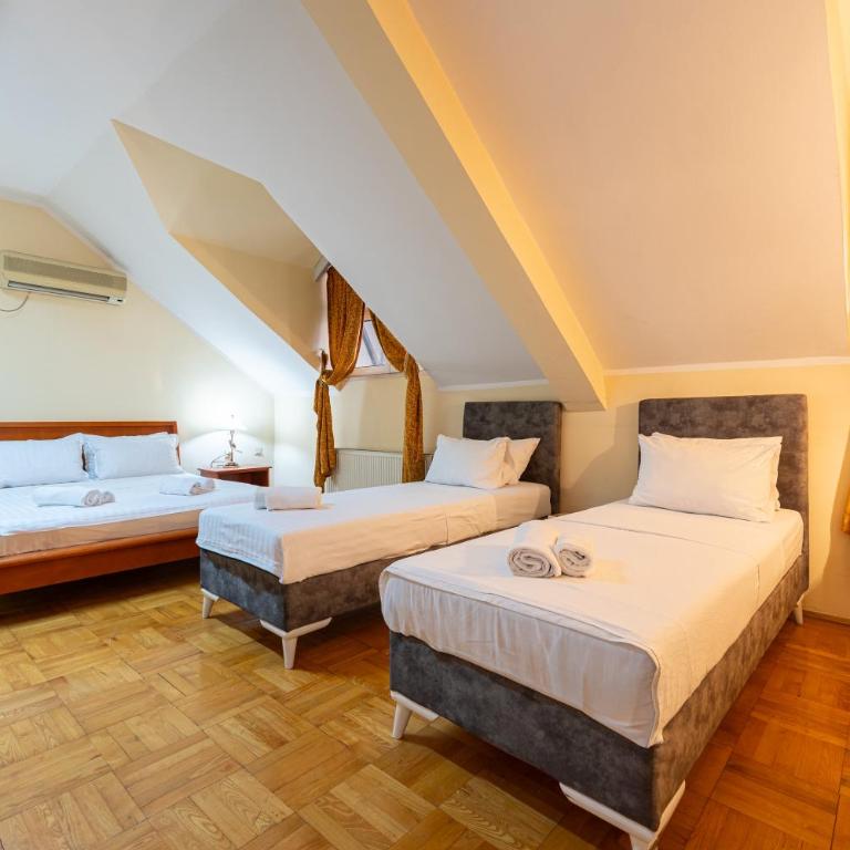 Hotel Bojatours - Quadruple Room - 1