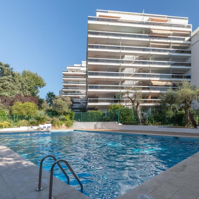 SELI 2 pièces CLIMATISÉ CLASSÉ 52 M2 terrasse 20m2 PLAGES PISCINE ANTIBES avec PARKING PRIVATIF - One-Bedroom Apartment - 5