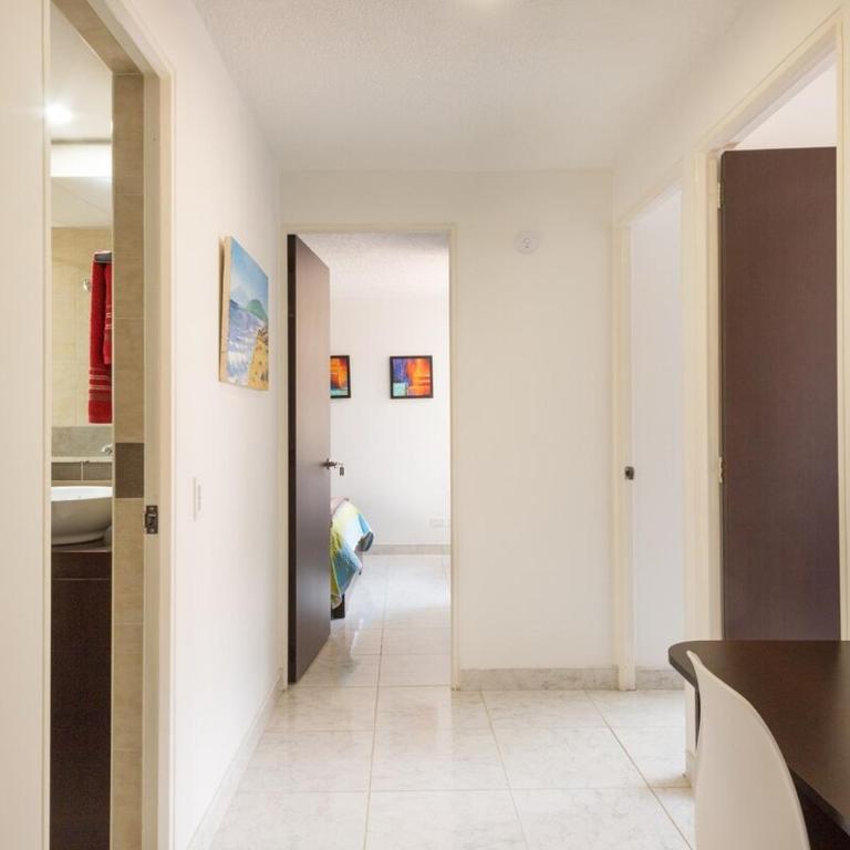 Apartamento Acogedor cerca al Aeropuerto - Three-Bedroom Standard Apartment - 18