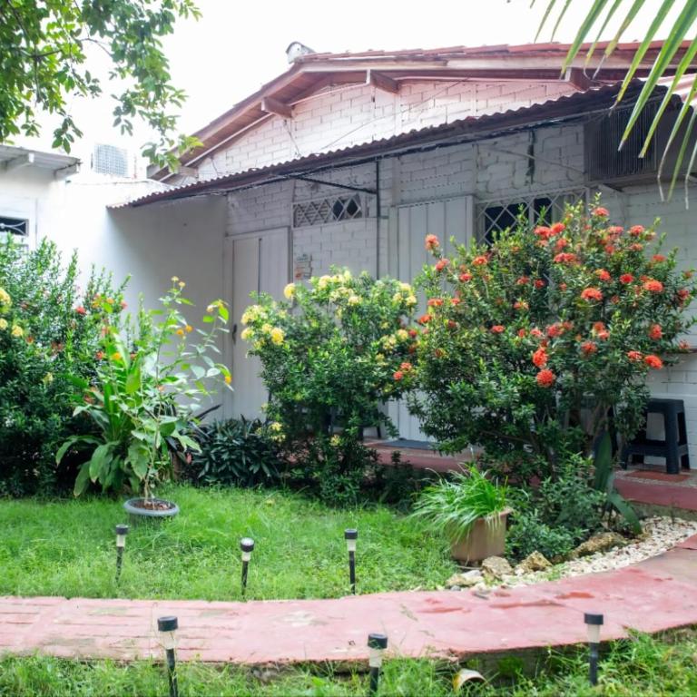 Hostal CORALES - Triple Room with Private Bathroom - 15